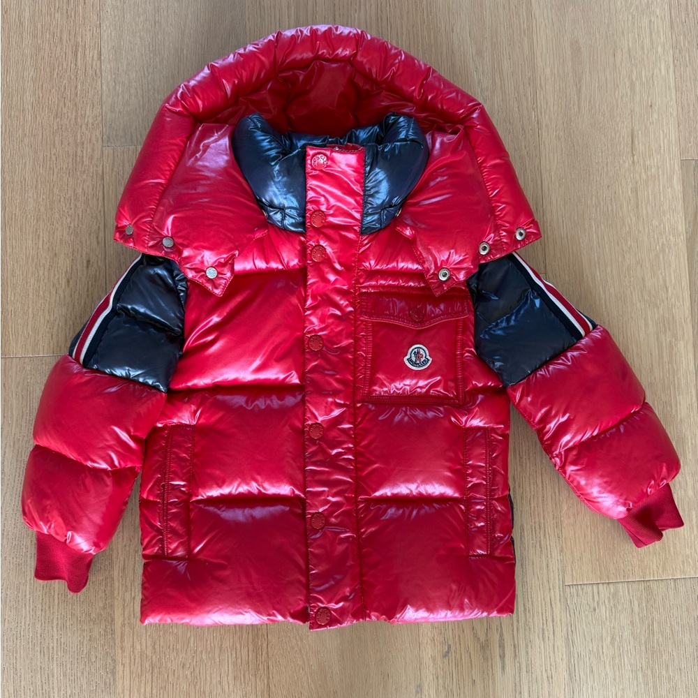 Moncler Boys Down Jacket in red size 6